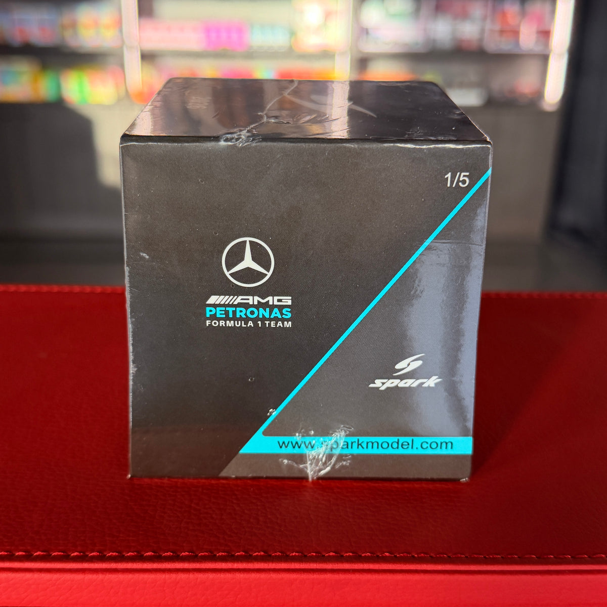 Шлем Kimi Antonelli 2026 Mercedes-AMG Petronas F1 1:5 от Spark