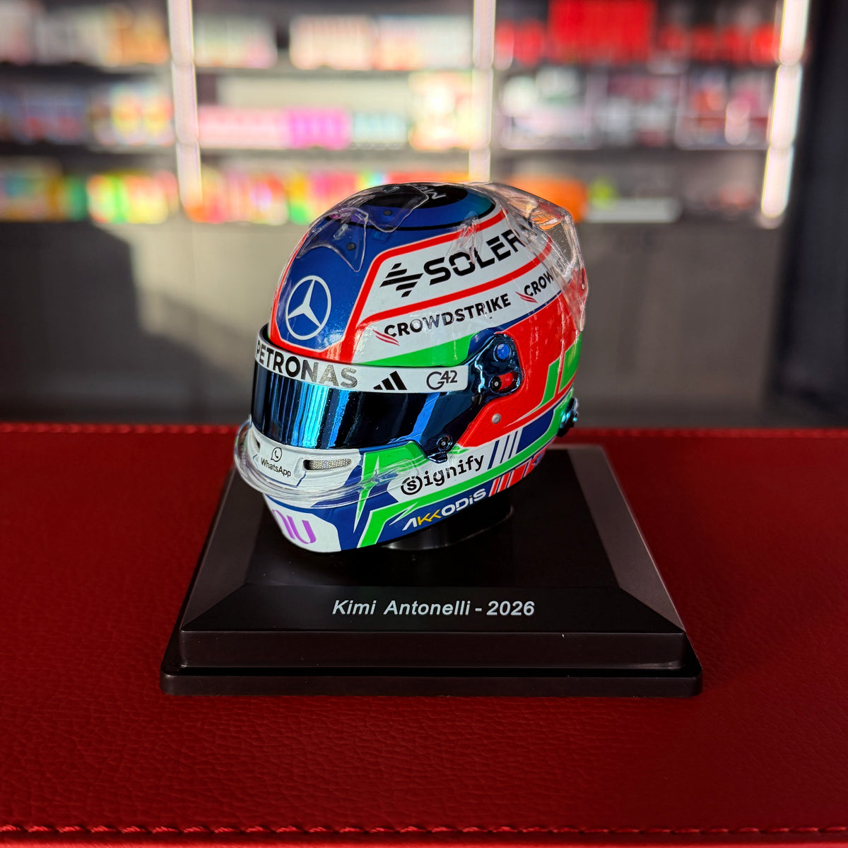 Шлем Kimi Antonelli 2026 Mercedes-AMG Petronas F1 1:5 от Spark