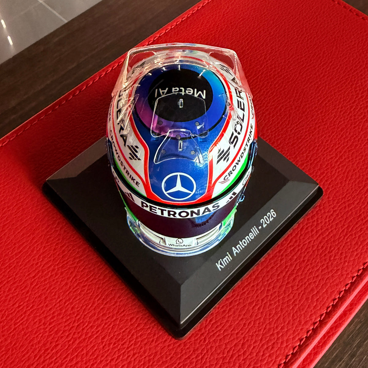 Шлем Kimi Antonelli 2026 Mercedes-AMG Petronas F1 1:5 от Spark
