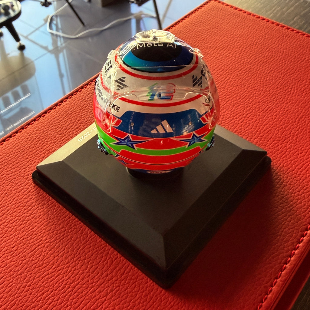 Шлем Kimi Antonelli 2026 Mercedes-AMG Petronas F1 1:5 от Spark
