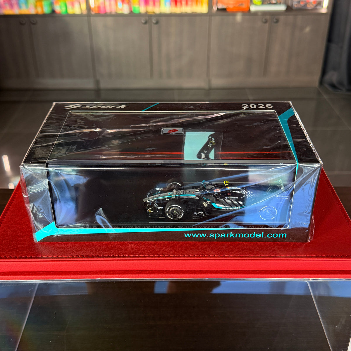 Vítěz Velké ceny Číny 2026 Kimi Antonelli Mercedes-AMG Petronas W17 č. 12 v měřítku 1:43 od Spark
