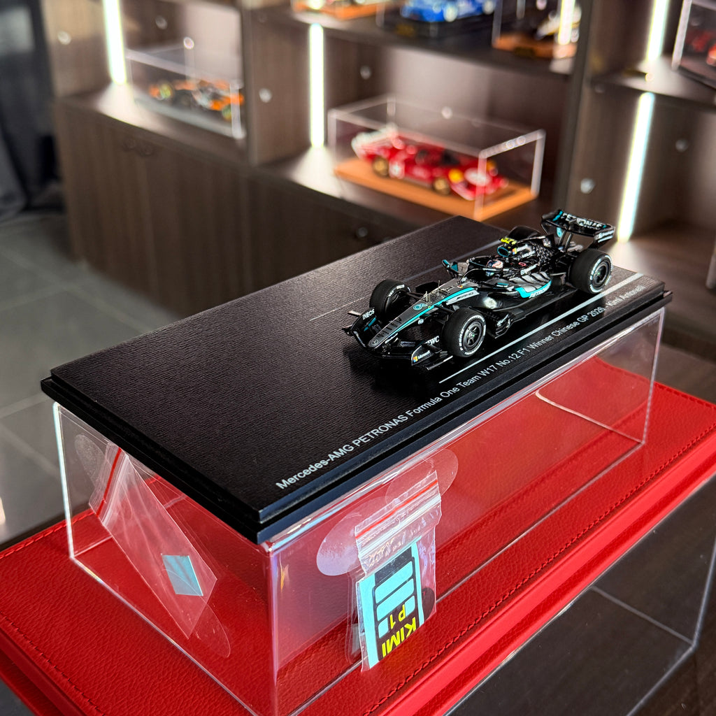 Vítěz Velké ceny Číny 2026 Kimi Antonelli Mercedes-AMG Petronas W17 č. 12 v měřítku 1:43 od Spark