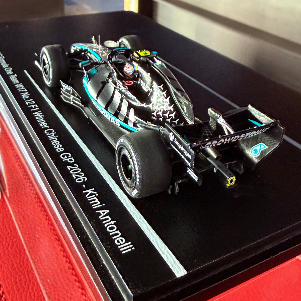 Vítěz Velké ceny Číny 2026 Kimi Antonelli Mercedes-AMG Petronas W17 č. 12 v měřítku 1:43 od Spark