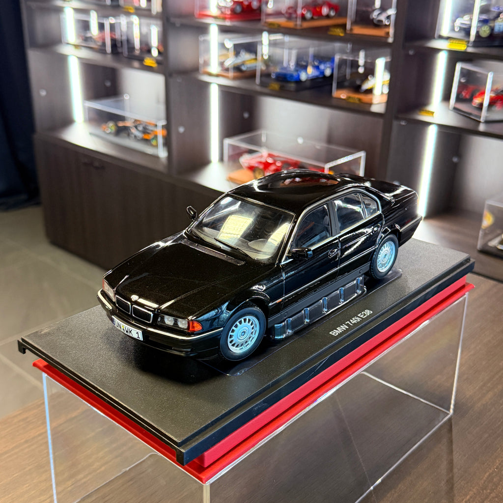 BMW 740i E38 1:18 af KK Scale