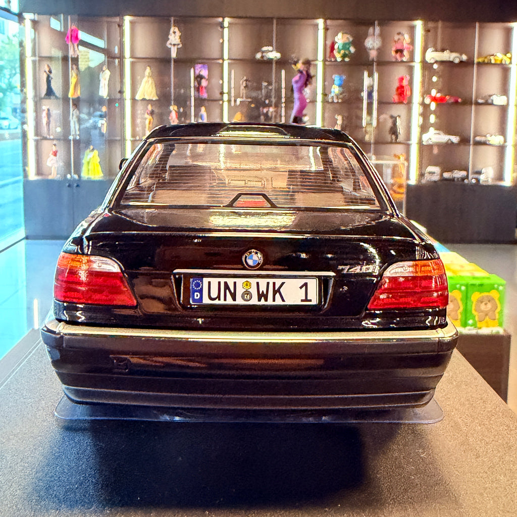 BMW 740i E38 1:18 af KK Scale