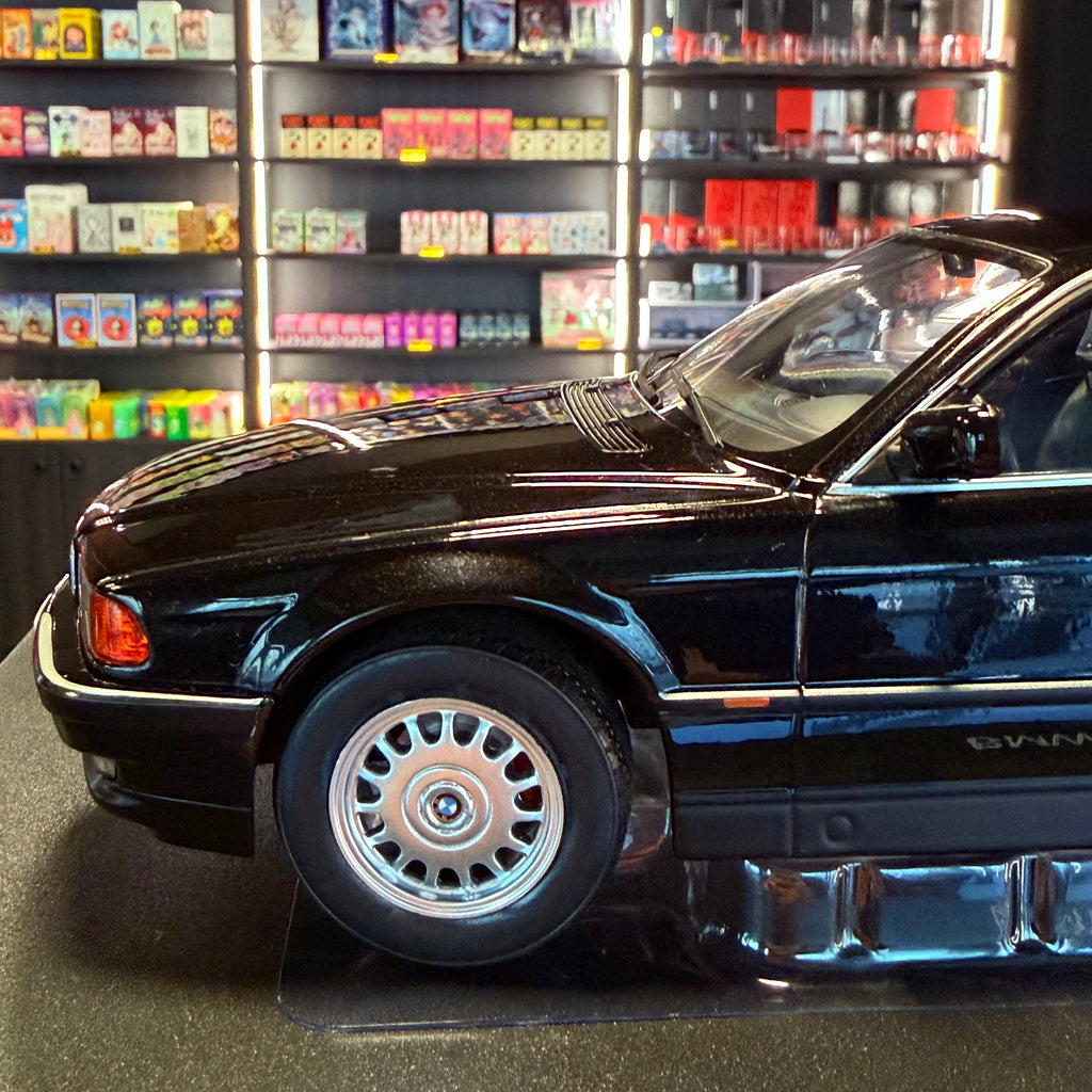 BMW 740i E38 1:18 af KK Scale
