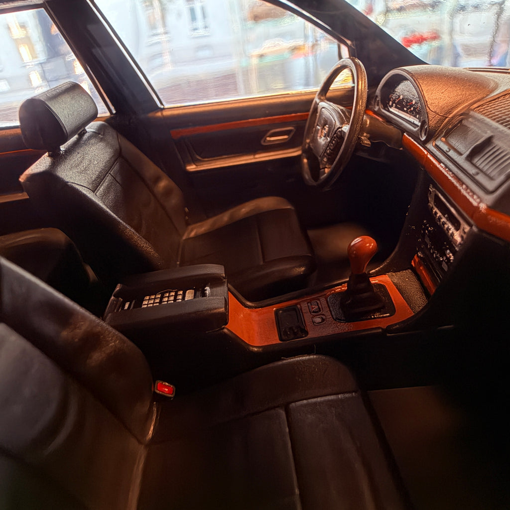 BMW 740i E38 1:18 af KK Scale