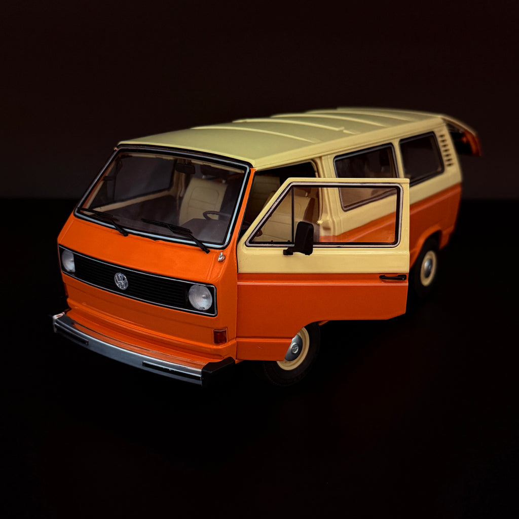 Volkswagen T3a Minibus 1978 Orange / Weiß Maßstab 1:18 Modell