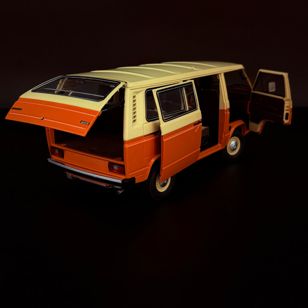 Volkswagen T3a Minibus 1978 Orange / Weiß Maßstab 1:18 Modell