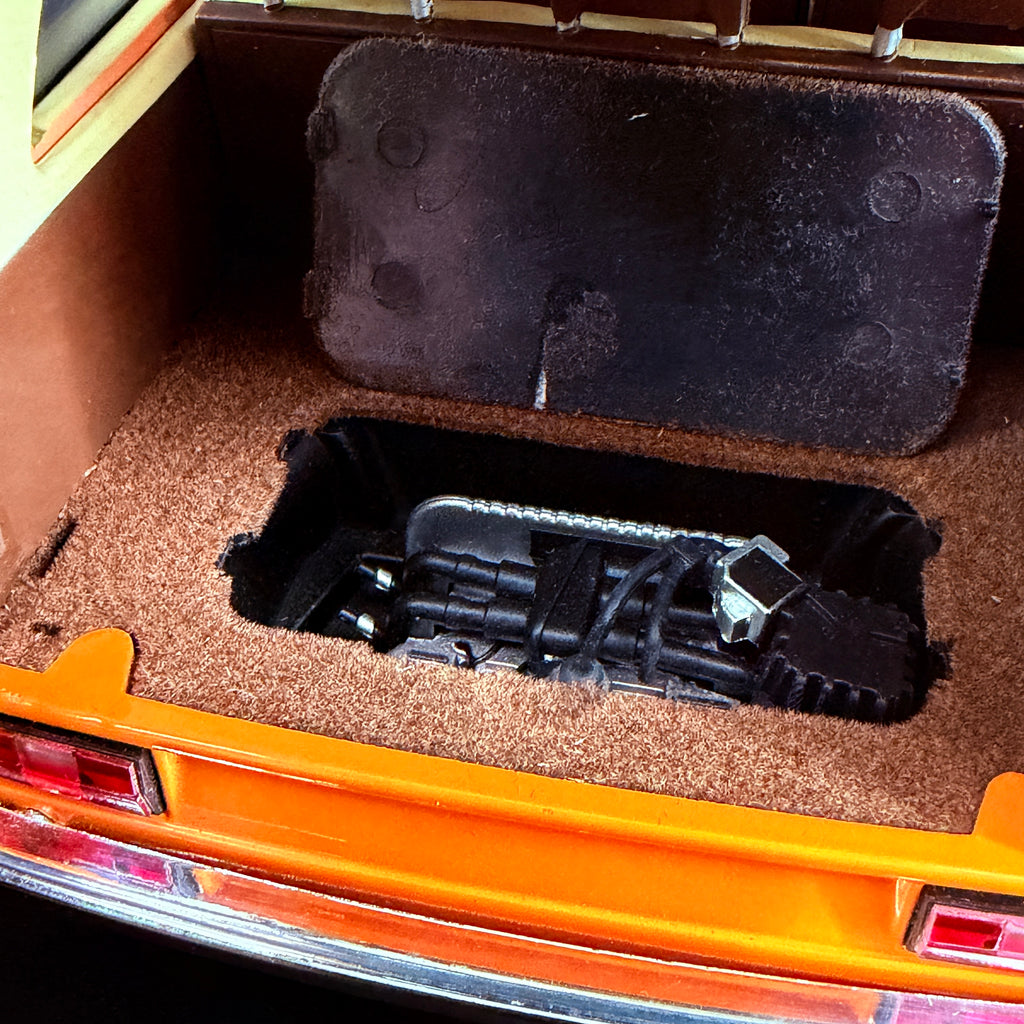 Volkswagen T3a Minibus 1978 Orange / Weiß Maßstab 1:18 Modell