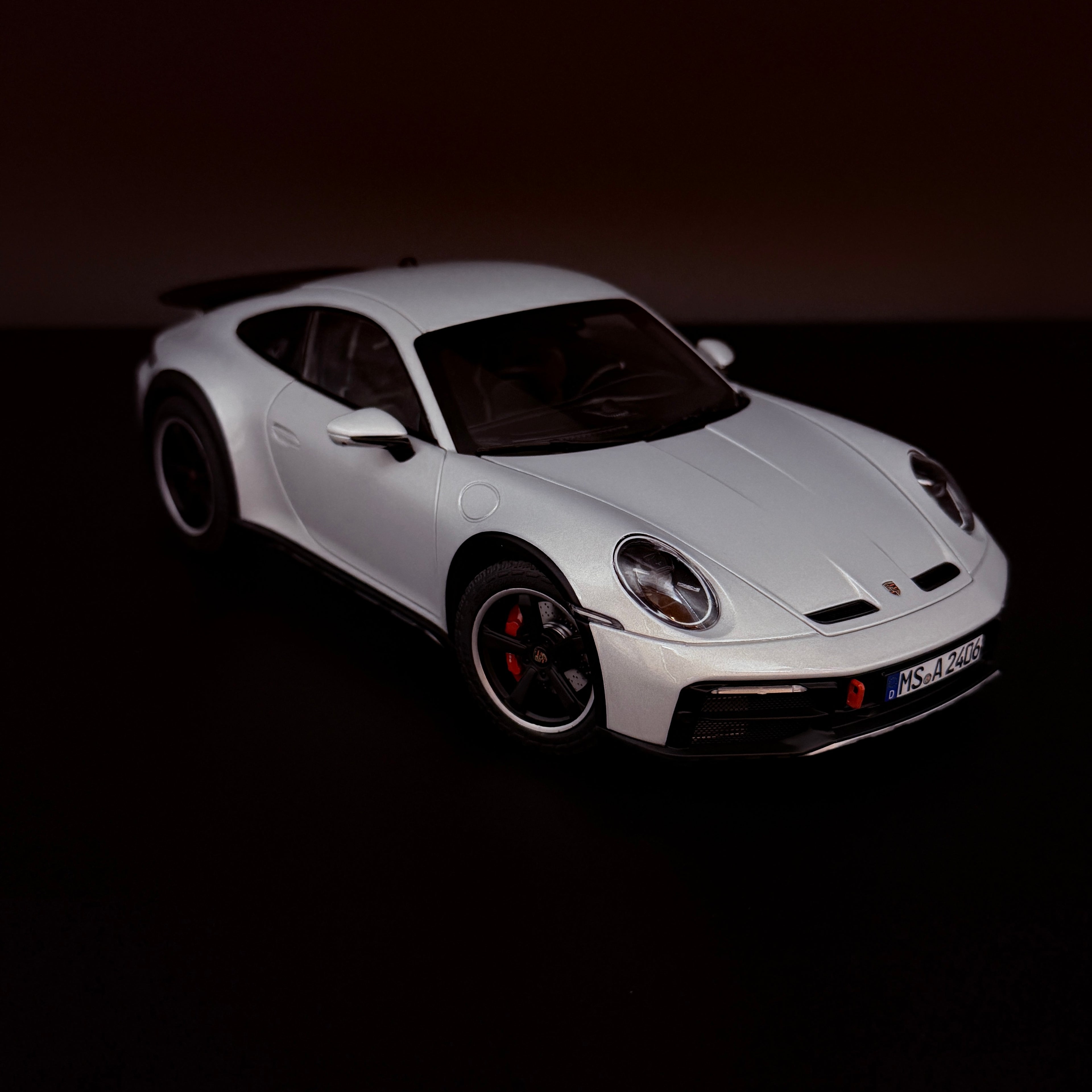 Modellauto Norev 1/18 Porsche 911 Dakar 2023 Ice Grey Metallic