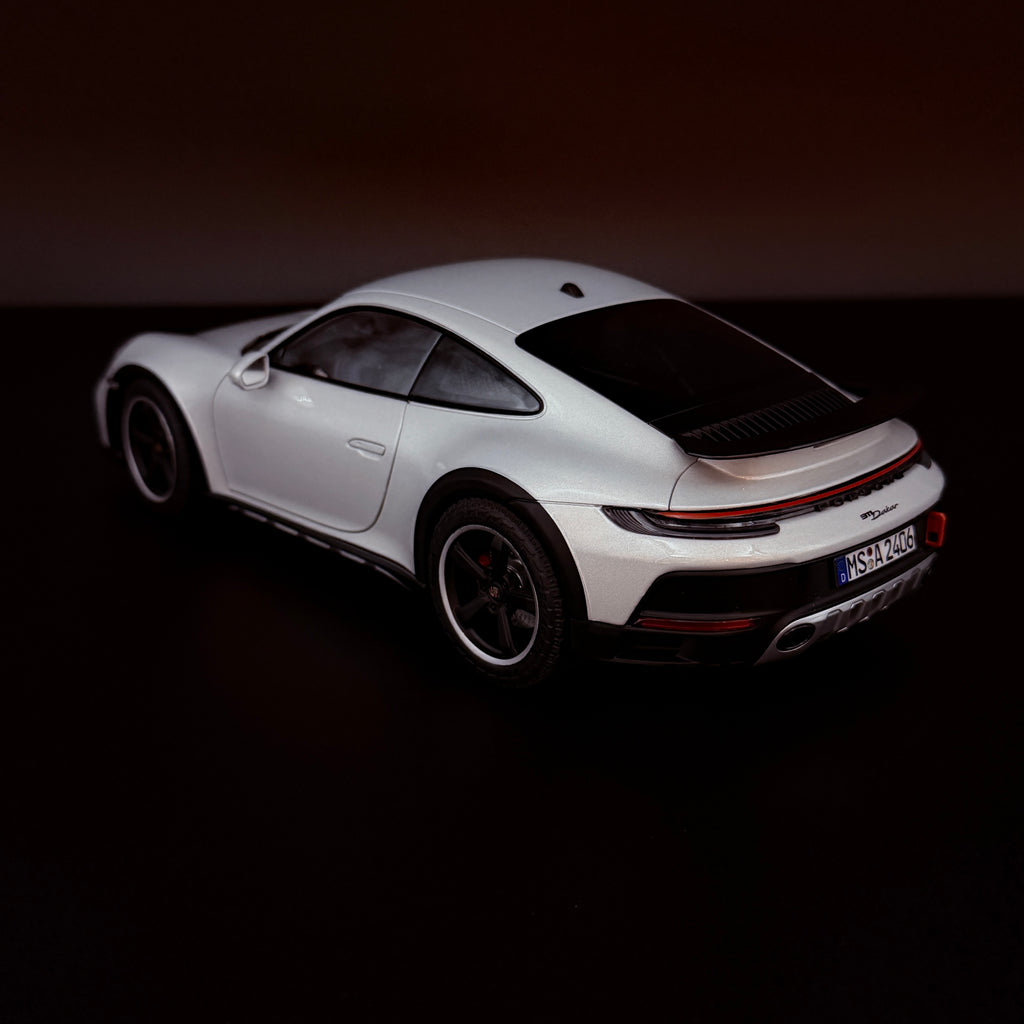 Modellauto Norev 1/18 Porsche 911 Dakar 2023 Ice Grey Metallic