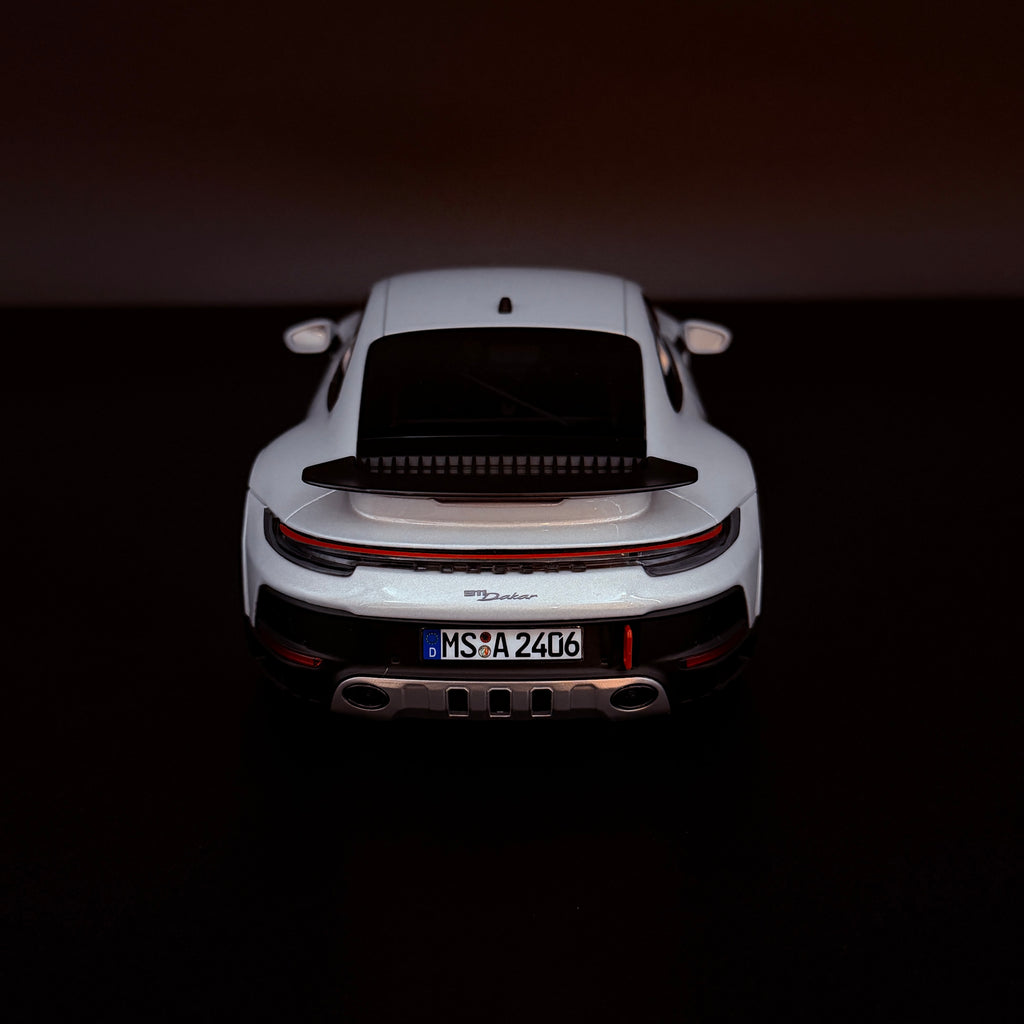 Modellauto Norev 1/18 Porsche 911 Dakar 2023 Ice Grey Metallic