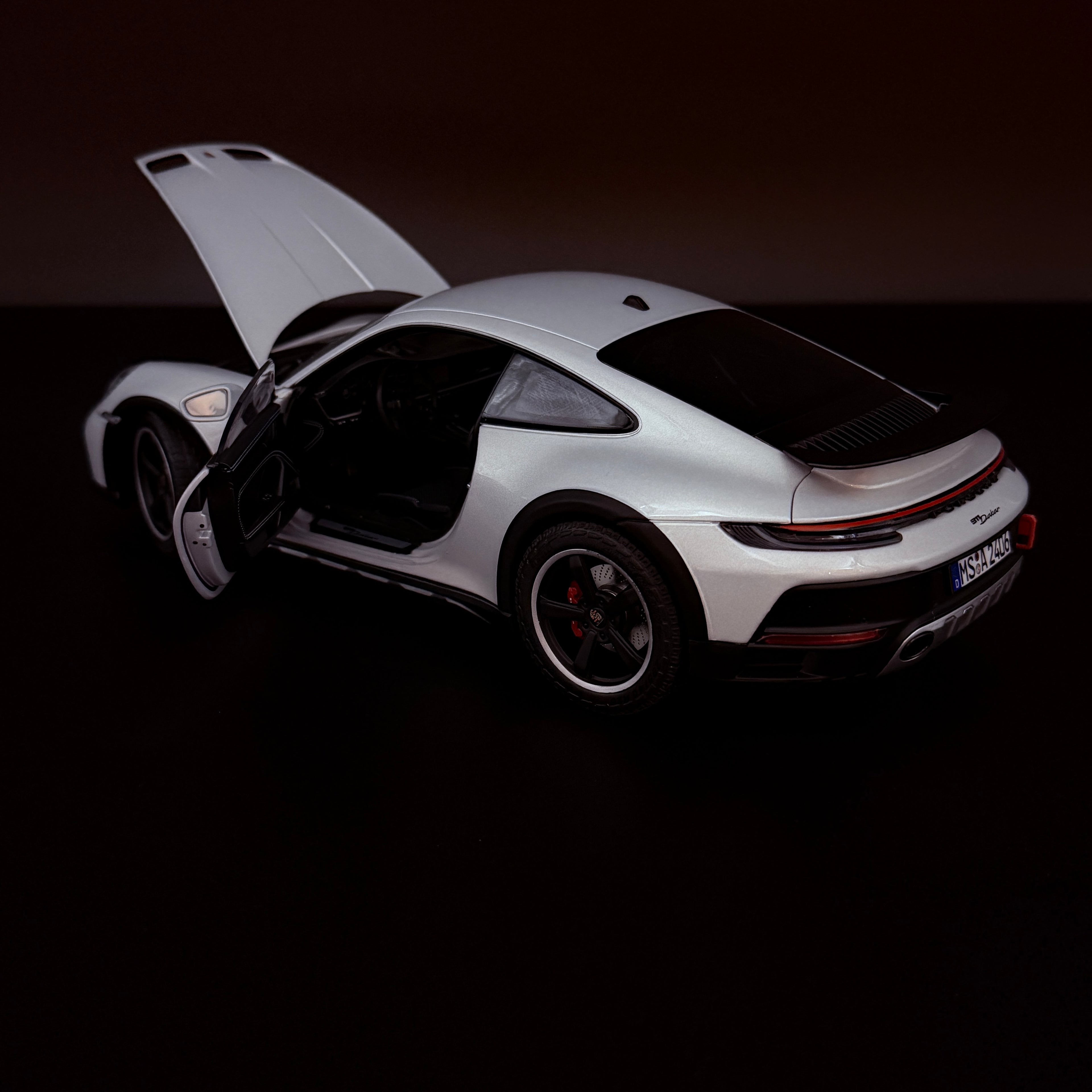Modellauto Norev 1/18 Porsche 911 Dakar 2023 Ice Grey Metallic