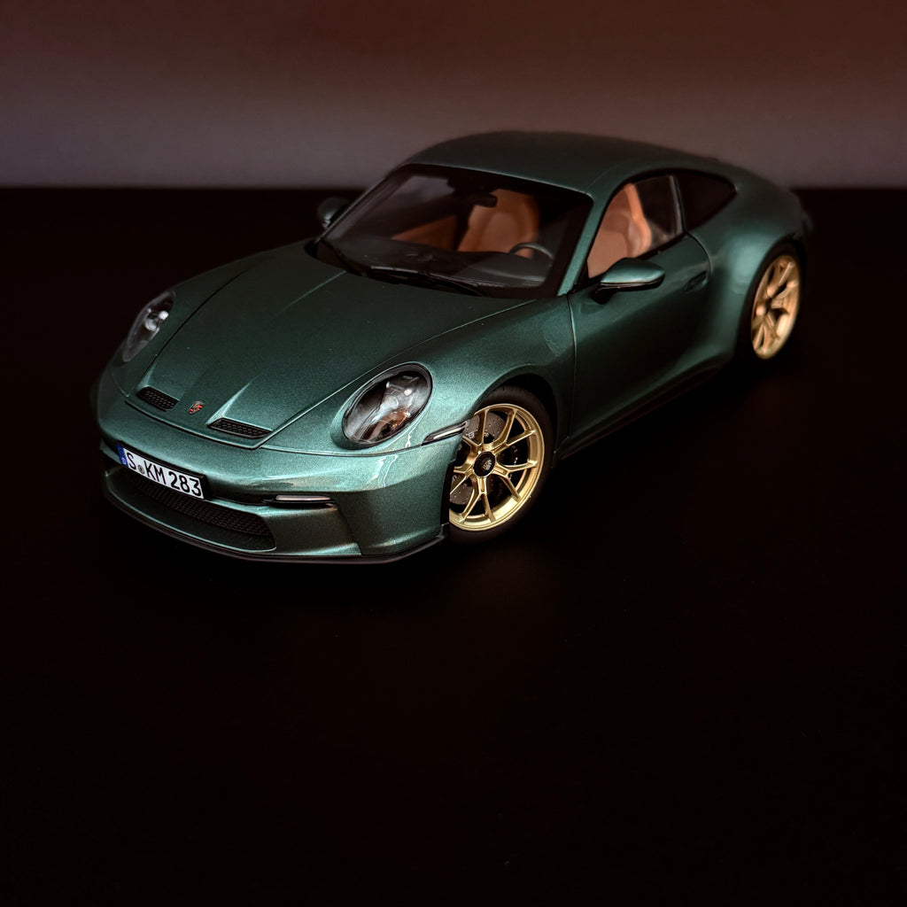 Porsche 911 992 GT3 Touring Paket 2021 - 1:18 Norev