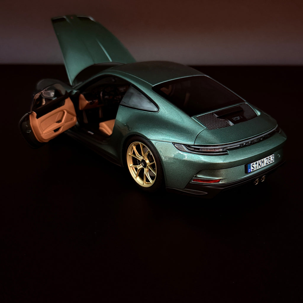 Porsche 911 992 GT3 Touring Paket 2021 - 1:18 Norev