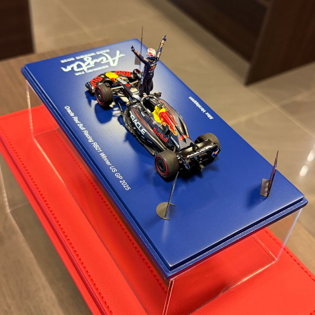 Oracle Red Bull Racing RB21 č. 1 Max Verstappen vítěz Velké ceny USA 2025 1:43 od společnosti Spark