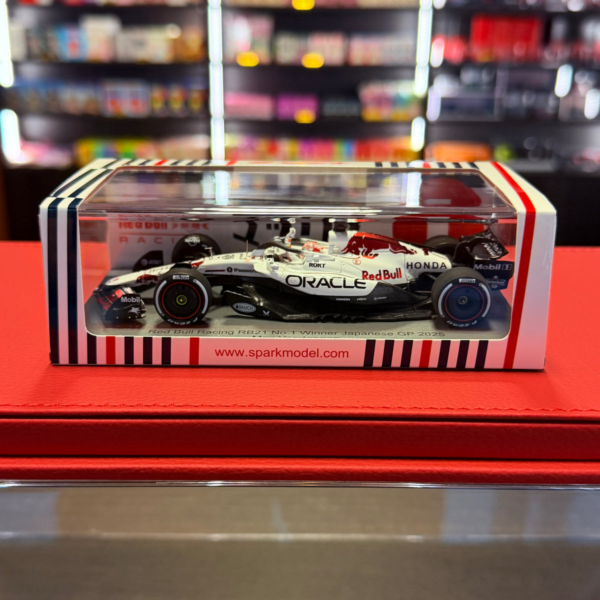 Red Bull Racing RB21 č. 1 Vítěz Velké ceny Japonska 2025 1:43 od Spark