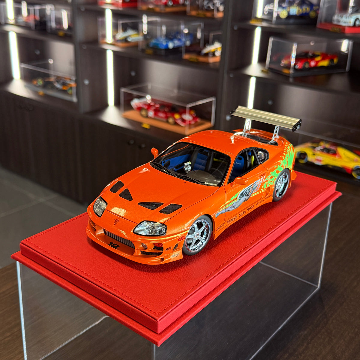 Toyota Supra Fast & Furious Oranssi helmiäinen 1:18 painevalumalli, Kyosho