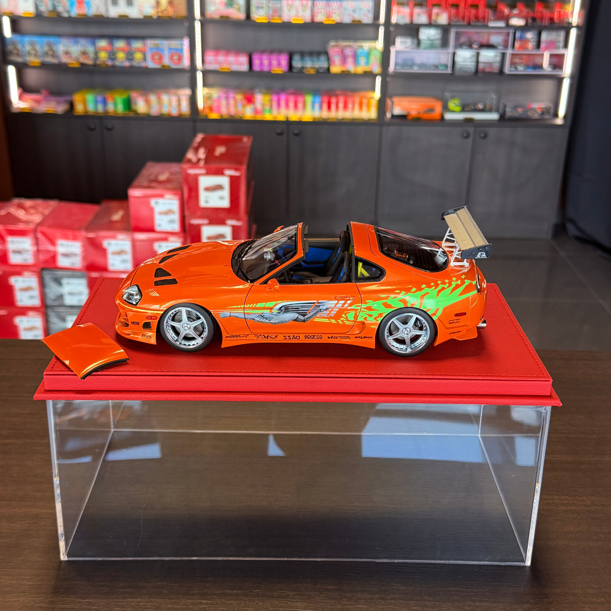 Toyota Supra Fast & Furious Oranssi helmiäinen 1:18 painevalumalli, Kyosho