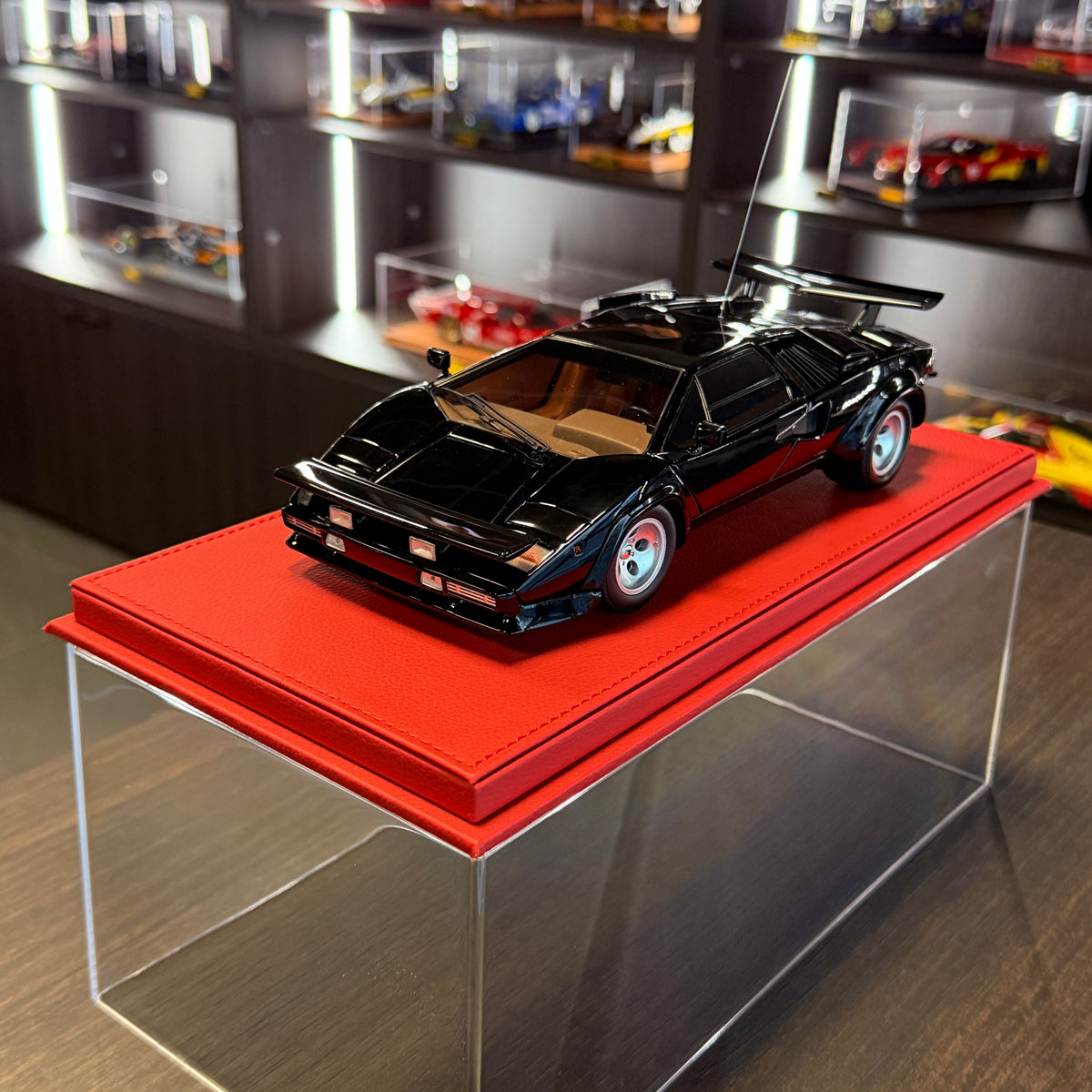 Lamborghini Countach LP400S The Cannonball Run Black 1:18 by Kyosho