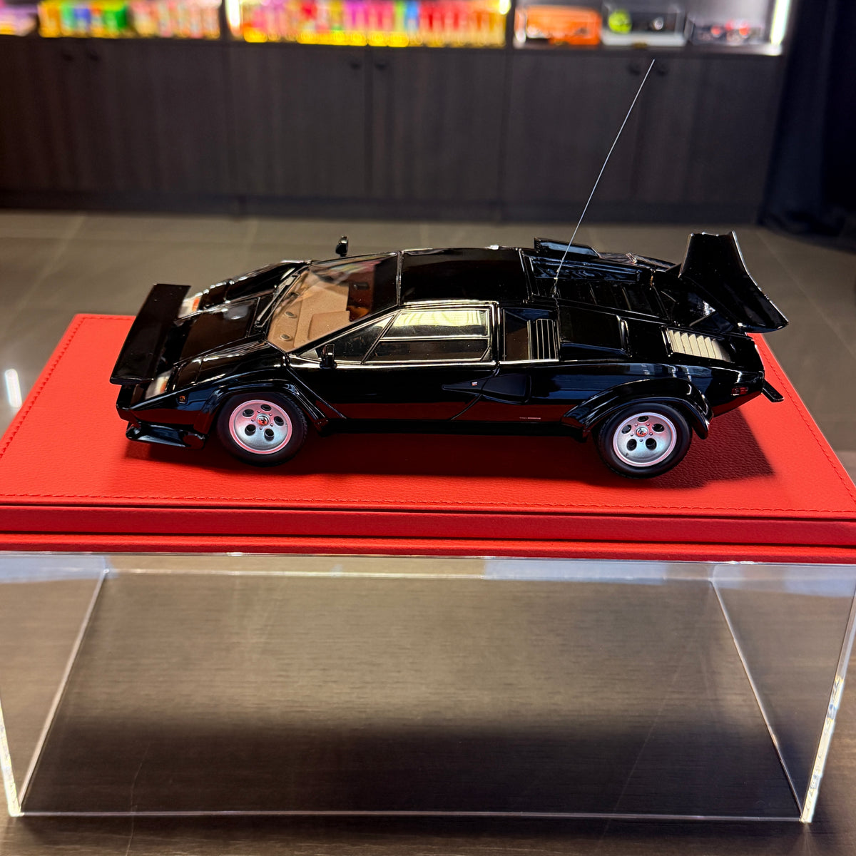 Lamborghini Countach LP400S The Cannonball Run Black 1:18 by Kyosho