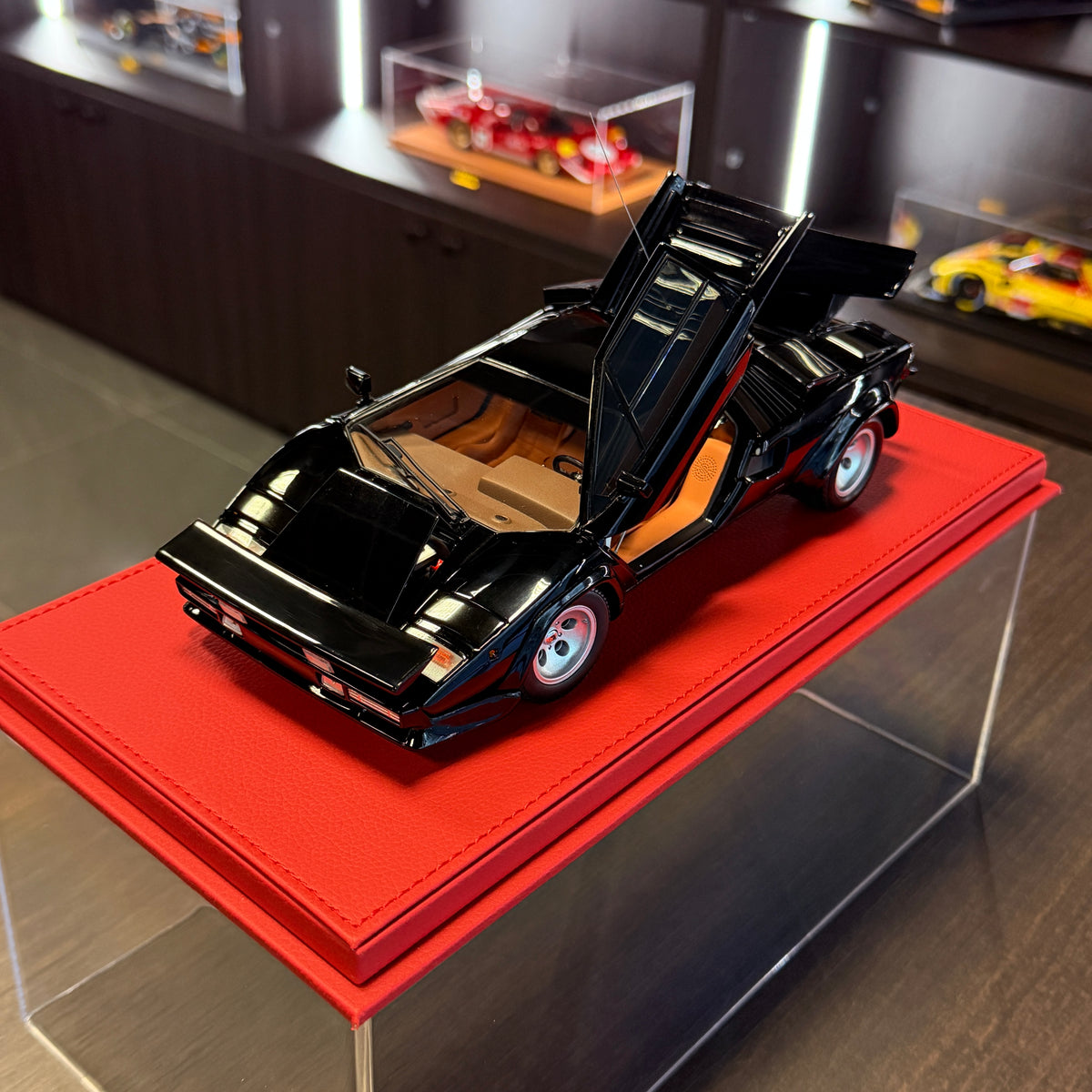 Lamborghini Countach LP400S The Cannonball Run Black 1:18 by Kyosho
