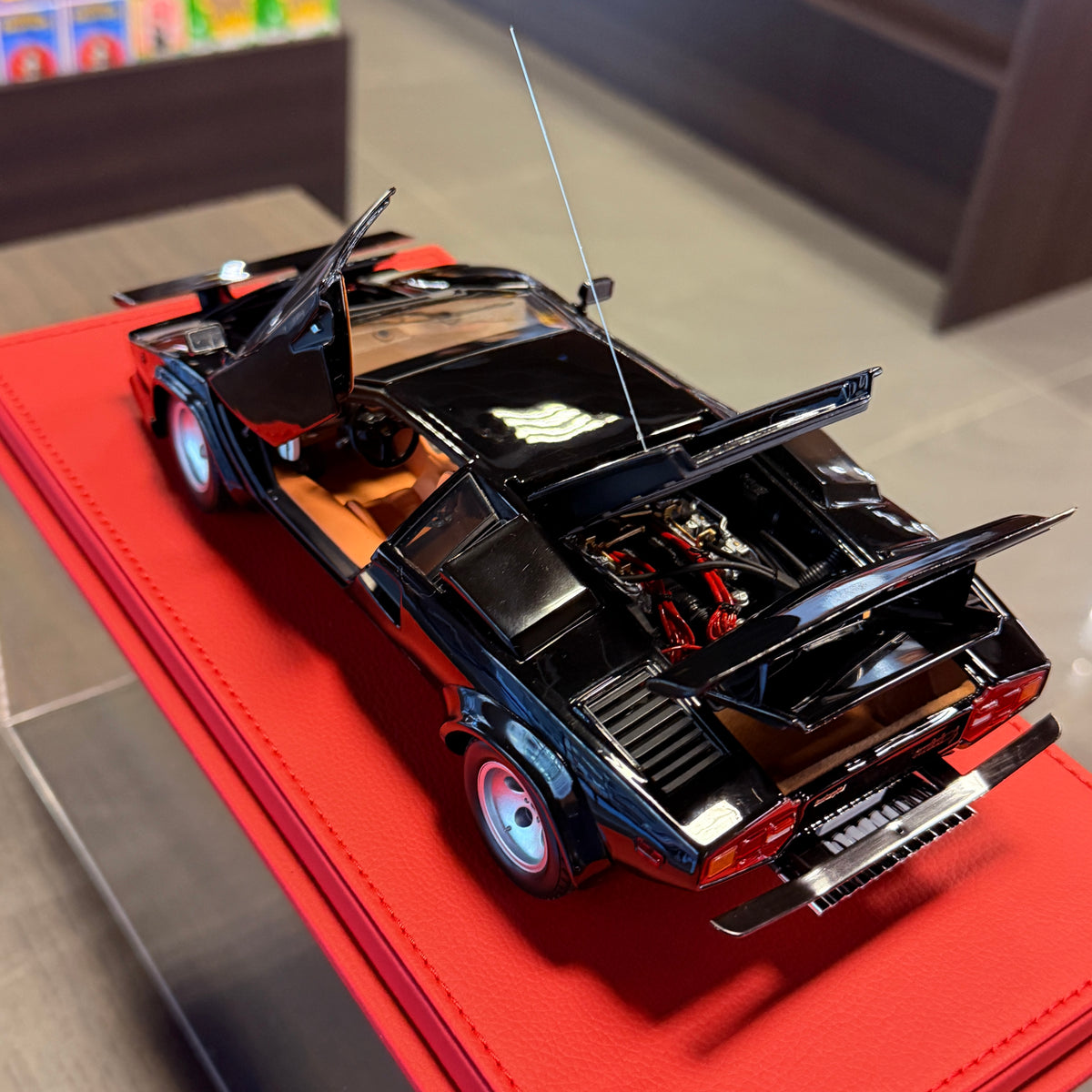 Lamborghini Countach LP400S The Cannonball Run Black 1:18 by Kyosho