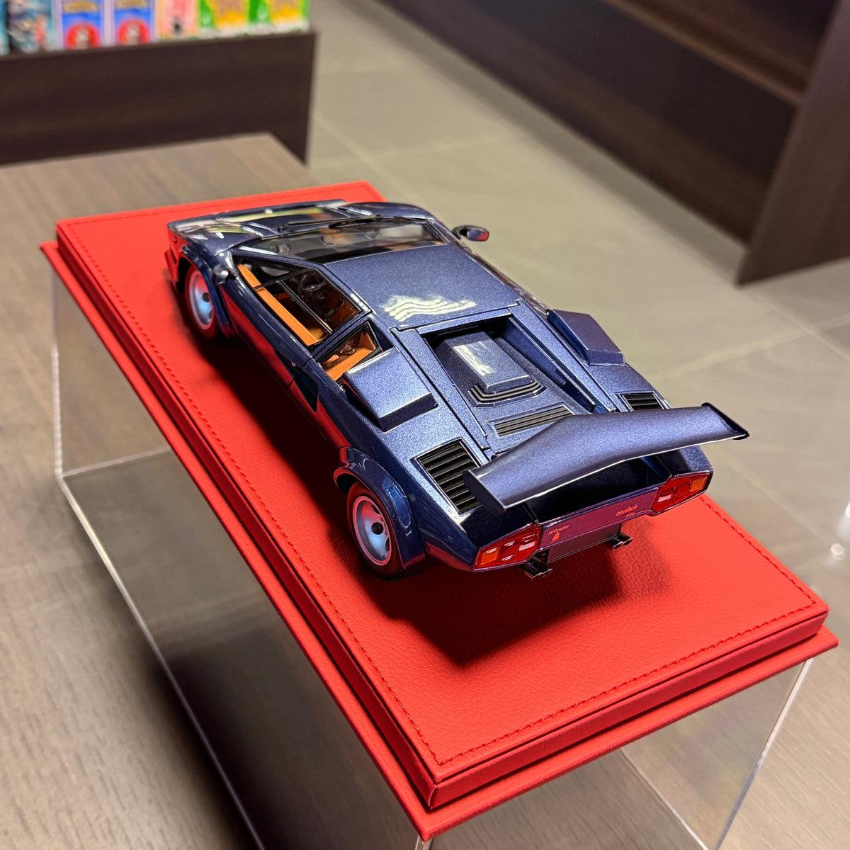 Lamborghini Countach LP5000 Quattrovalvole tummansininen 1:18 Kyosholta