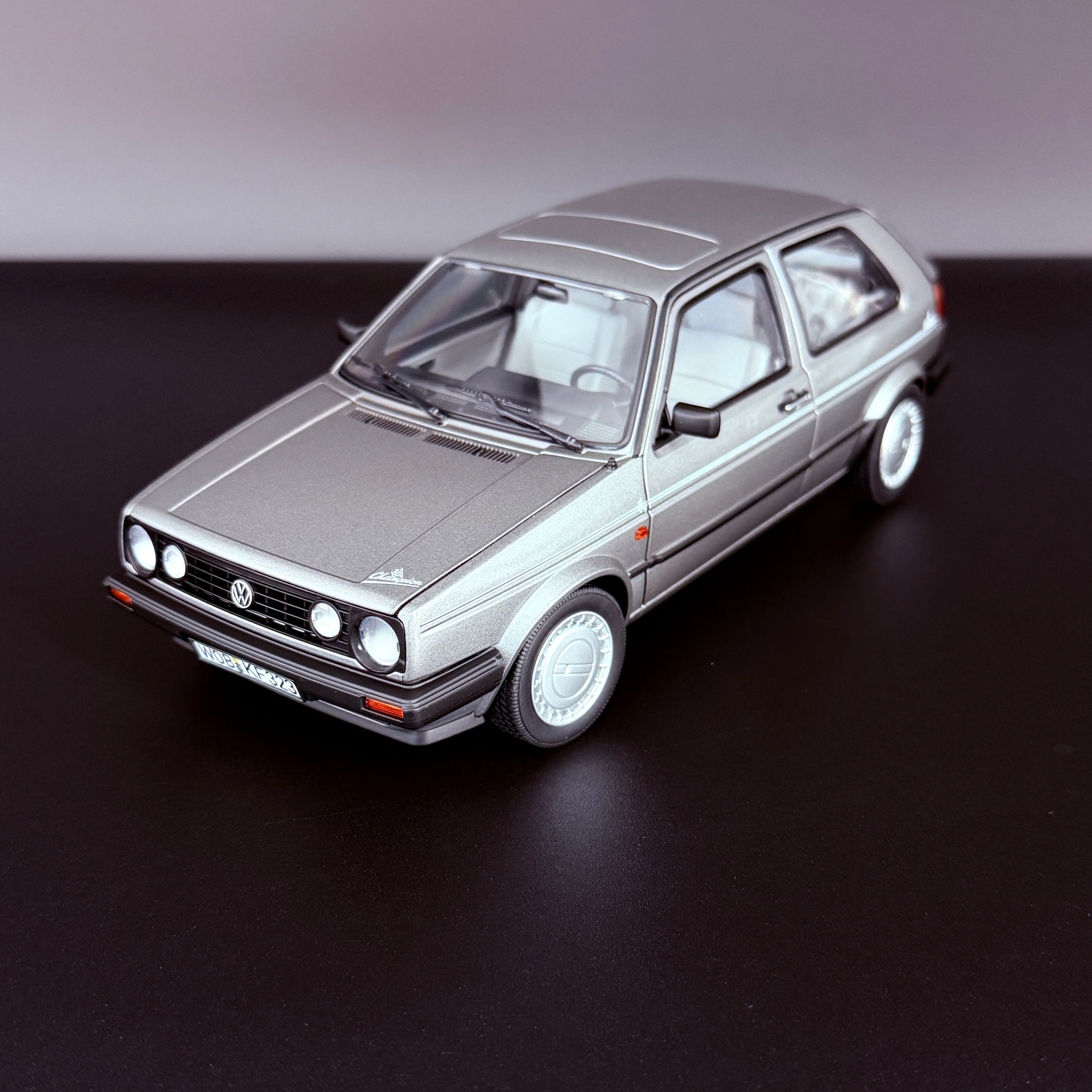 Die-Cast Modell, Oldtimer VW Golf 2 Champion (1989), Maßstab 1:18, Norev