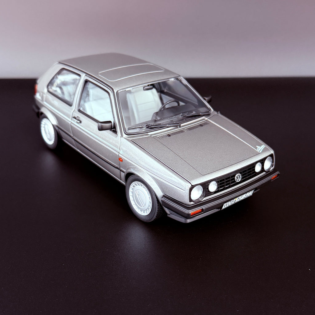 Die-Cast Modell, Oldtimer VW Golf 2 Champion (1989), Maßstab 1:18, Norev