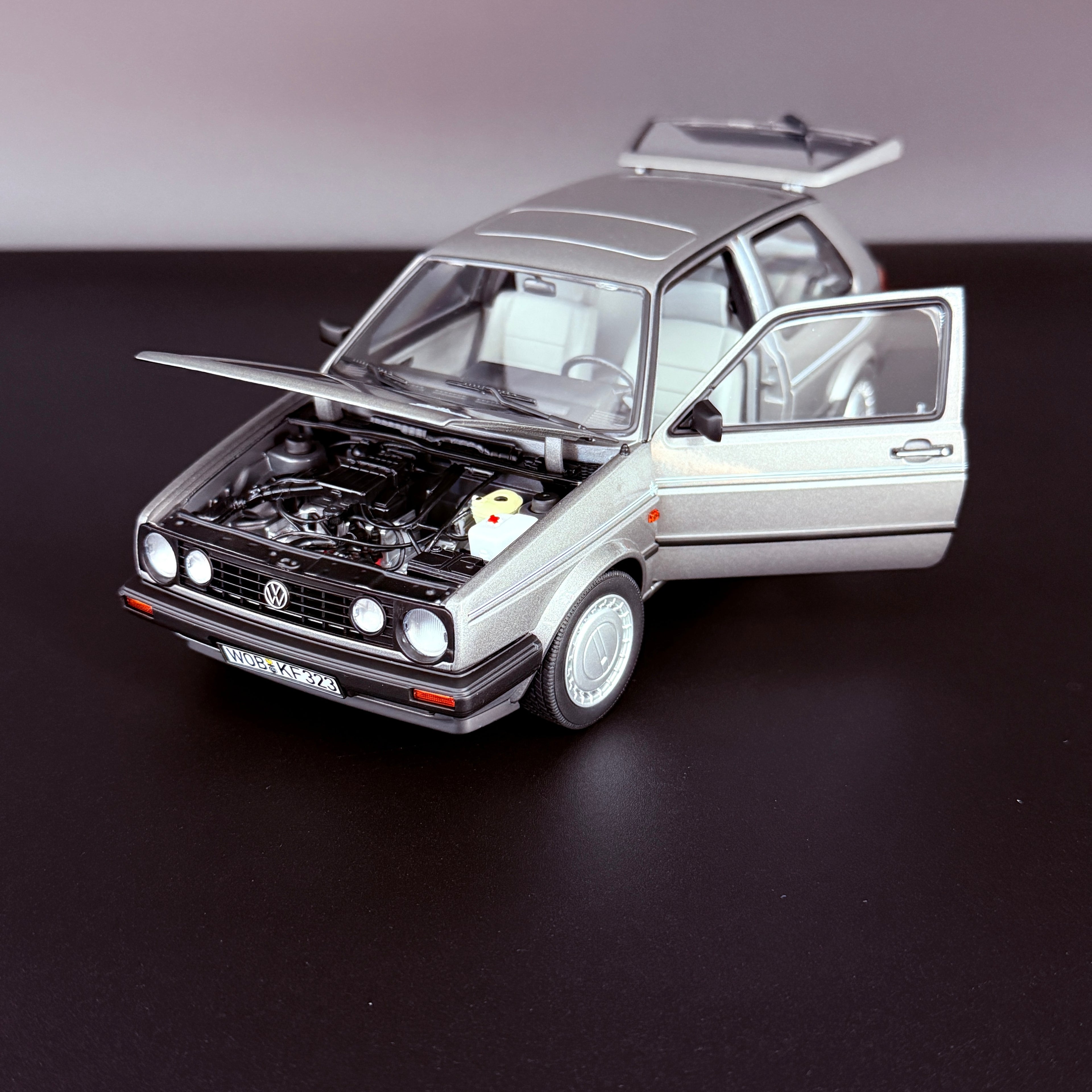 Die-Cast Modell, Oldtimer VW Golf 2 Champion (1989), Maßstab 1:18, Norev