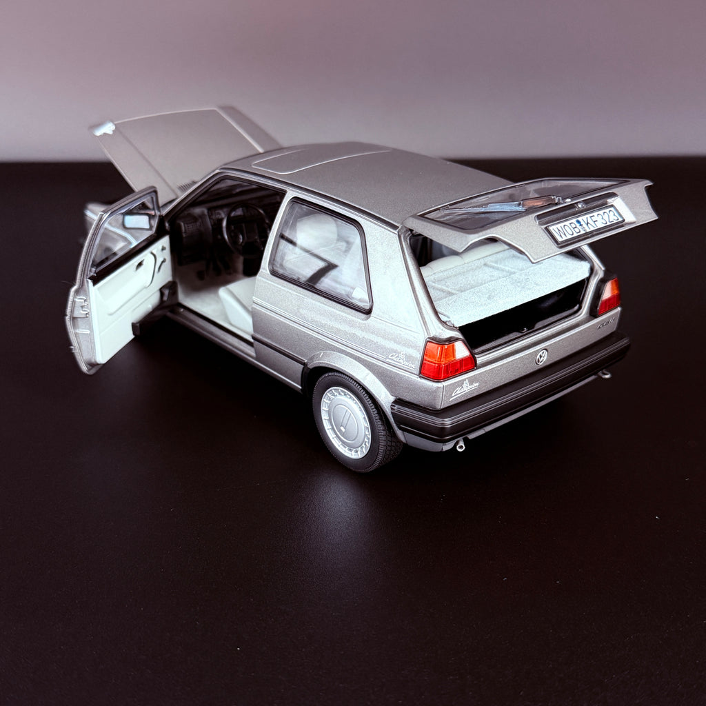 Die-Cast Modell, Oldtimer VW Golf 2 Champion (1989), Maßstab 1:18, Norev