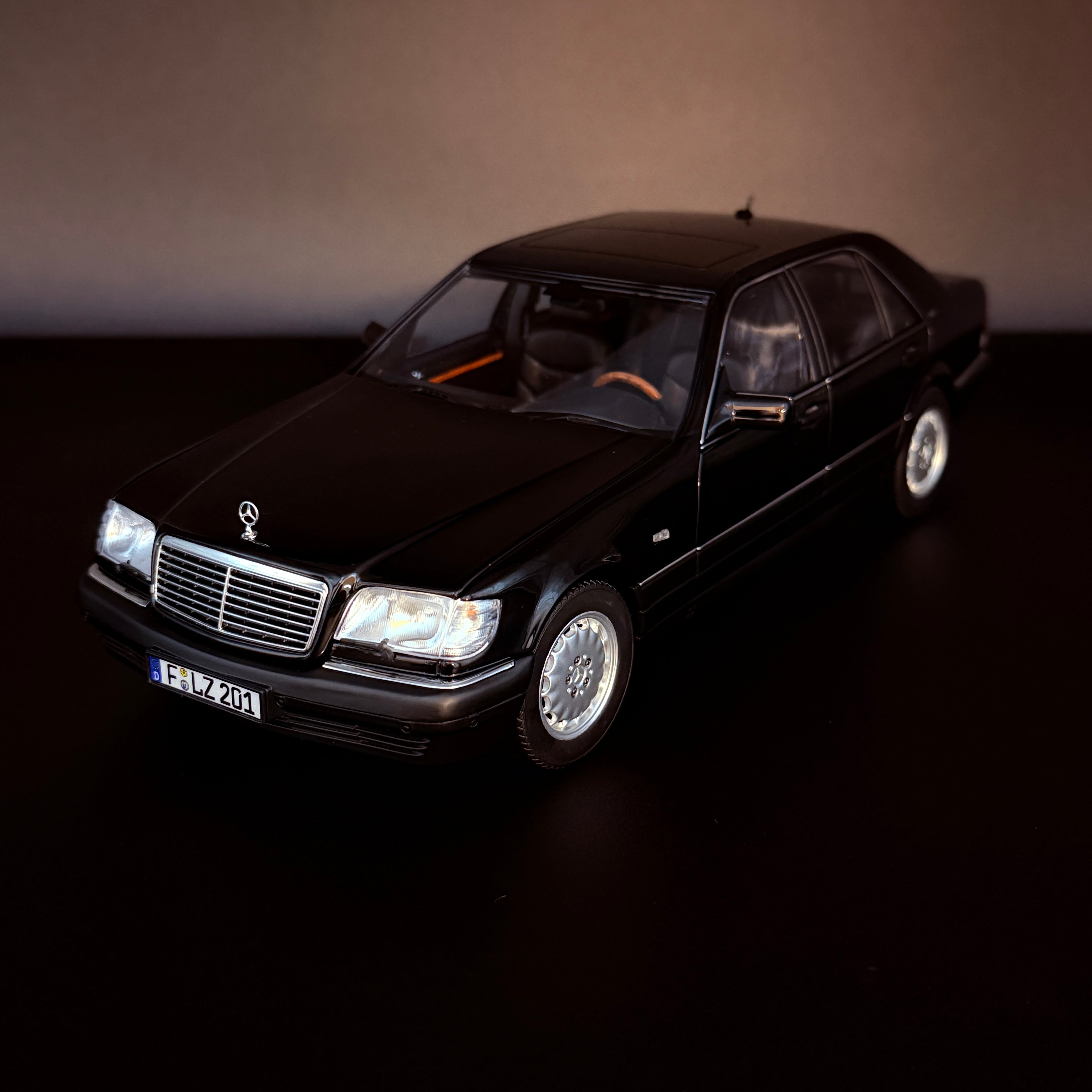 Norev Mercedes-Benz S 600 W140 1997 Obsidianschwarz Metallic Schwarz 1/18