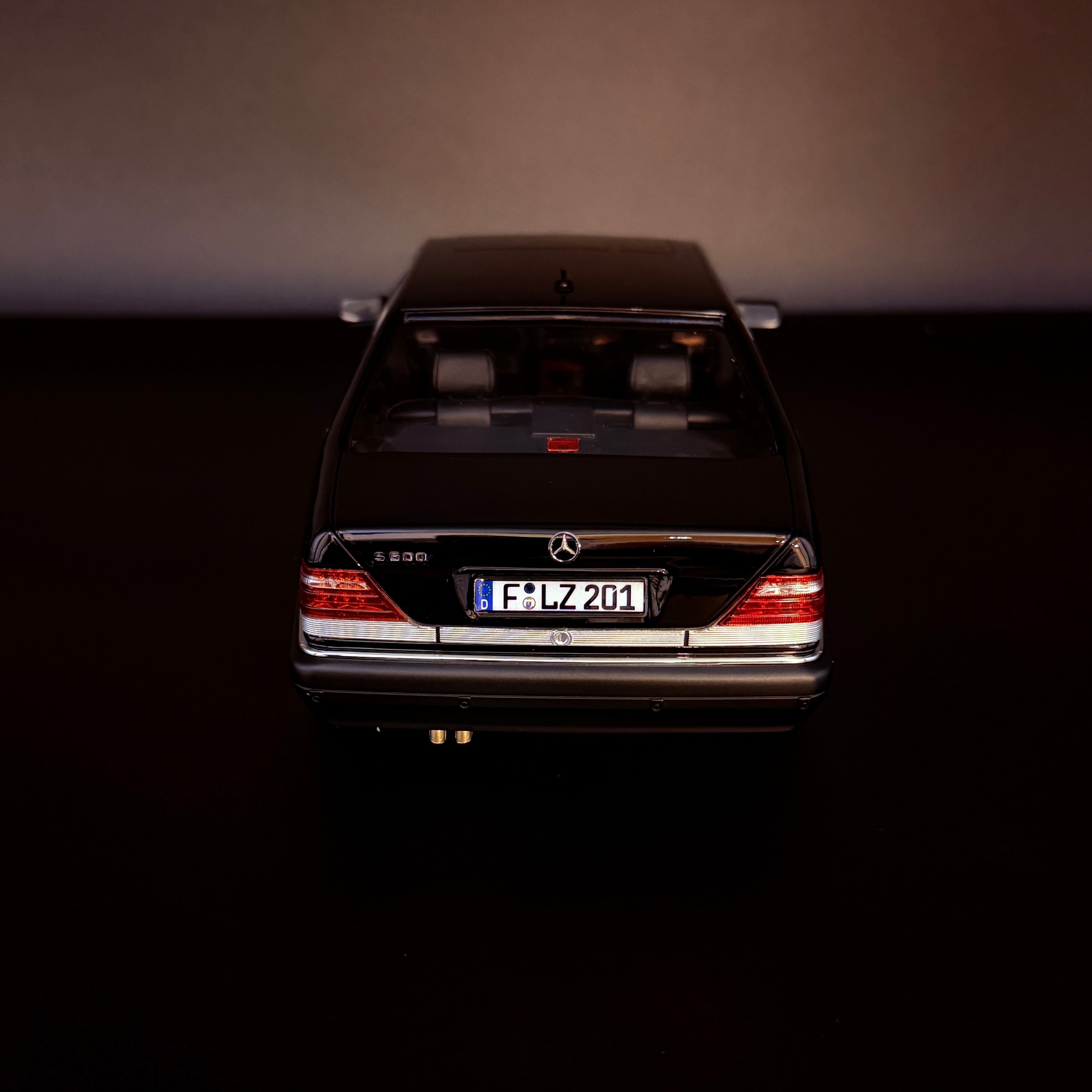 Norev Mercedes-Benz S 600 W140 1997 Obsidianschwarz Metallic Schwarz 1/18