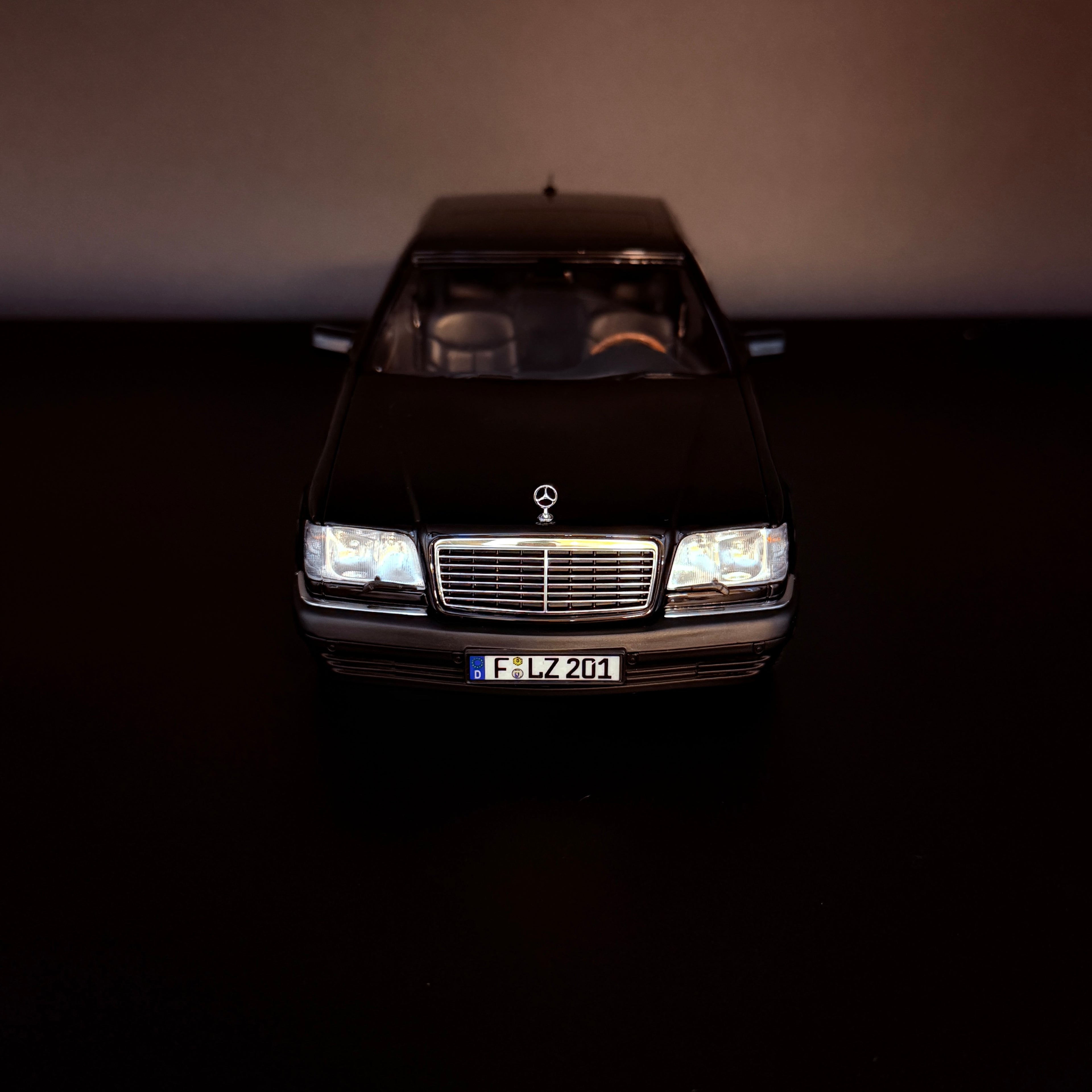 Norev Mercedes-Benz S 600 W140 1997 Obsidianschwarz Metallic Schwarz 1/18