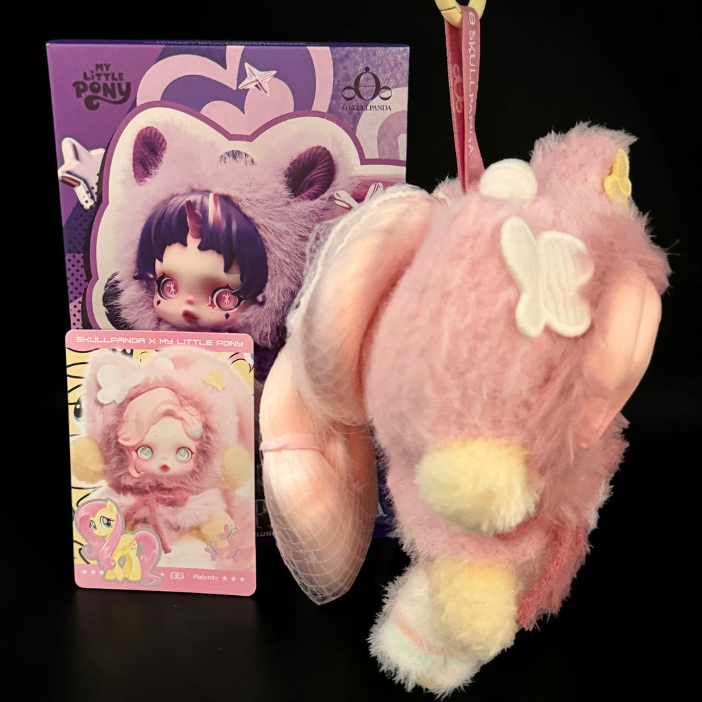 SKULLPANDA × My Little Pony Series Fluttershy plüssbaba-medál – POP MART