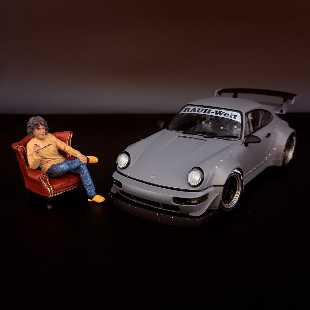 Porsche RWB Bodykit 2024 – Nardograu mit Akira Nakai Figur Maßstab 1:18 von Solido x American Diorama