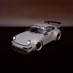 Porsche RWB Bodykit 2024 – Nardograu mit Akira Nakai Figur Maßstab 1:18 von Solido x American Diorama