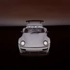 Porsche RWB Bodykit 2024 – Nardograu mit Akira Nakai Figur Maßstab 1:18 von Solido x American Diorama