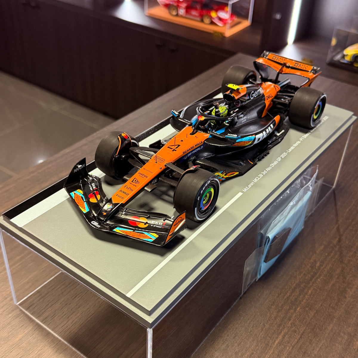 McLaren MCL39 br. 4 Lando Norris Abu Dhabi GP 3. 2025 1:18 tvrtke Spark