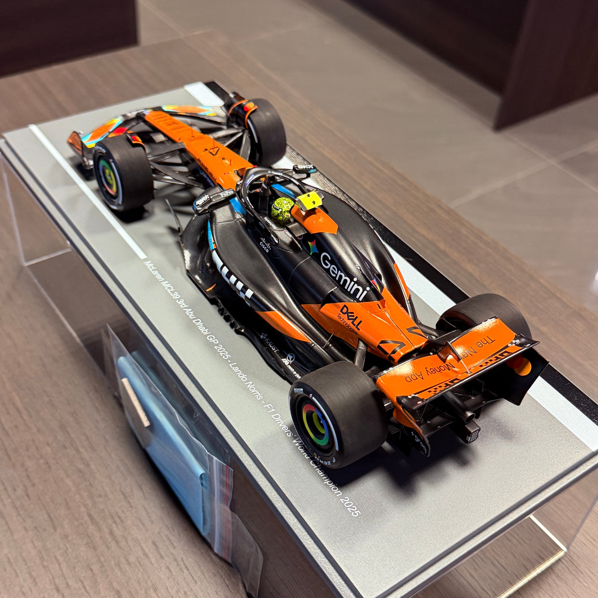 McLaren MCL39 br. 4 Lando Norris Abu Dhabi GP 3. 2025 1:18 tvrtke Spark
