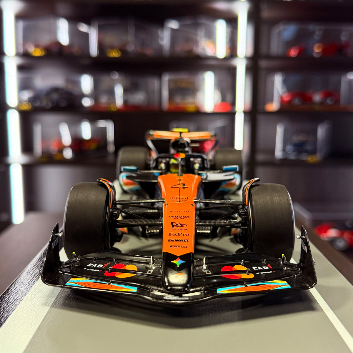 McLaren MCL39 br. 4 Lando Norris Abu Dhabi GP 3. 2025 1:18 tvrtke Spark