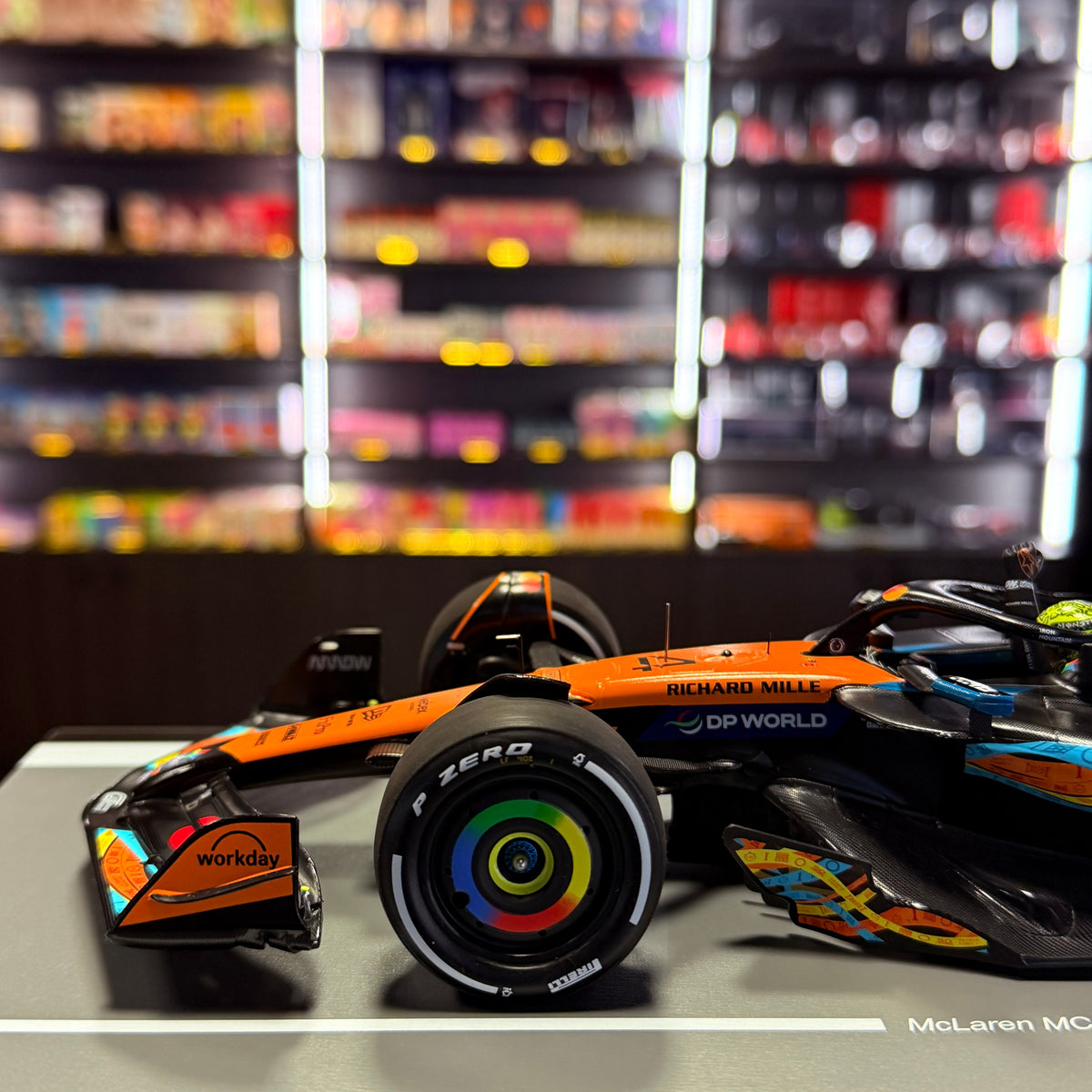 McLaren MCL39 br. 4 Lando Norris Abu Dhabi GP 3. 2025 1:18 tvrtke Spark