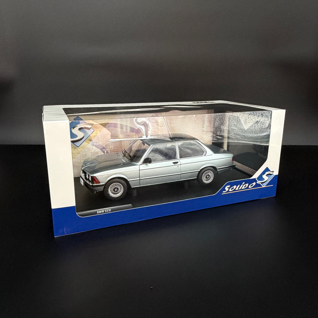 BMW 323i Saphirblau Metallic 1980, mierka 1:18 od Solido