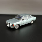 BMW 323i Saphirblau Metallic 1980, mierka 1:18 od Solido