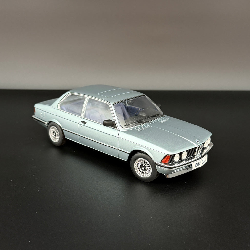 BMW 323i Saphirblau Metallic 1980, mierka 1:18 od Solido