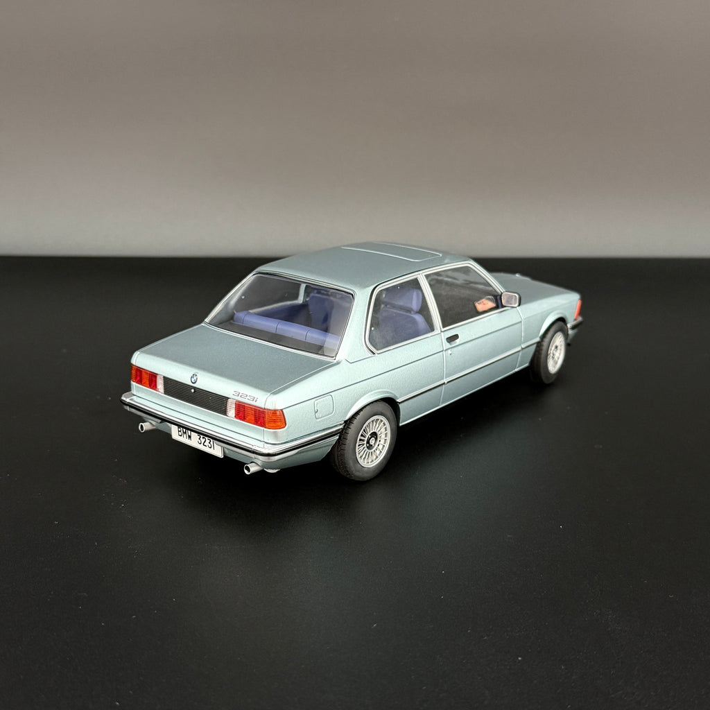 BMW 323i Saphirblau Metallic 1980, mierka 1:18 od Solido