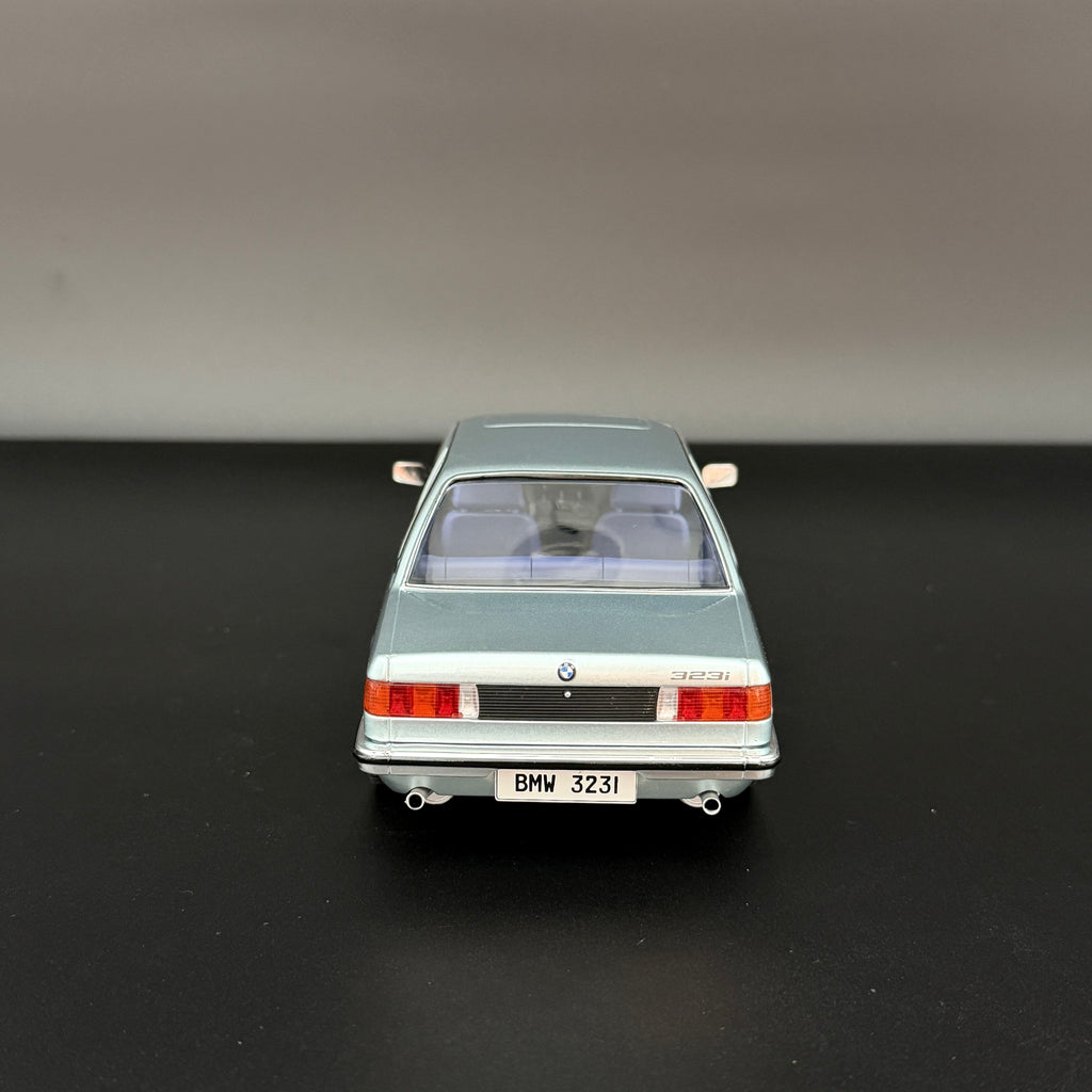 BMW 323i Saphirblau Metallic 1980, mierka 1:18 od Solido