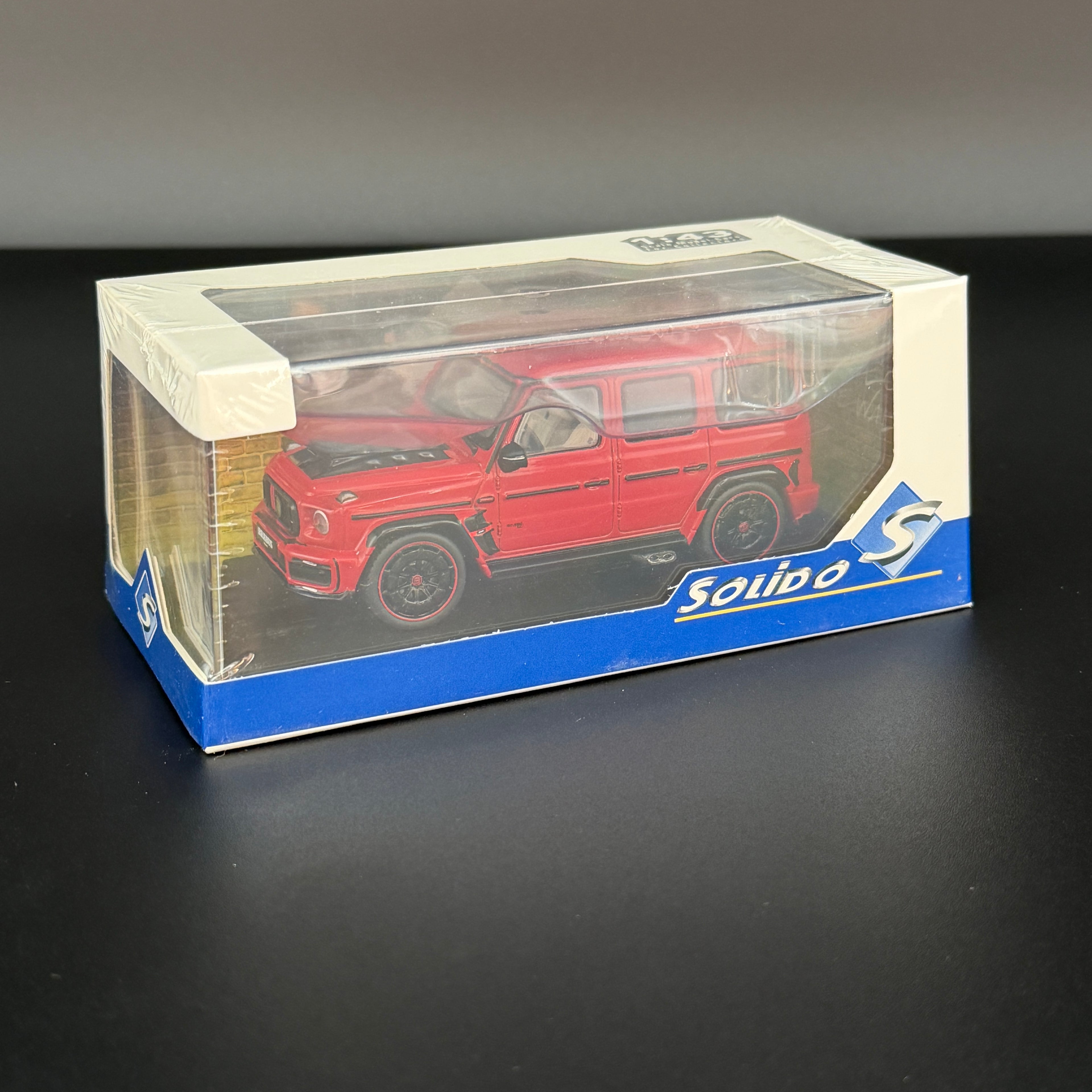 Mercedes-Benz G63 Brabus 900 Rocket Edition 2022 – Rot Maßstab 1:43 von Solido